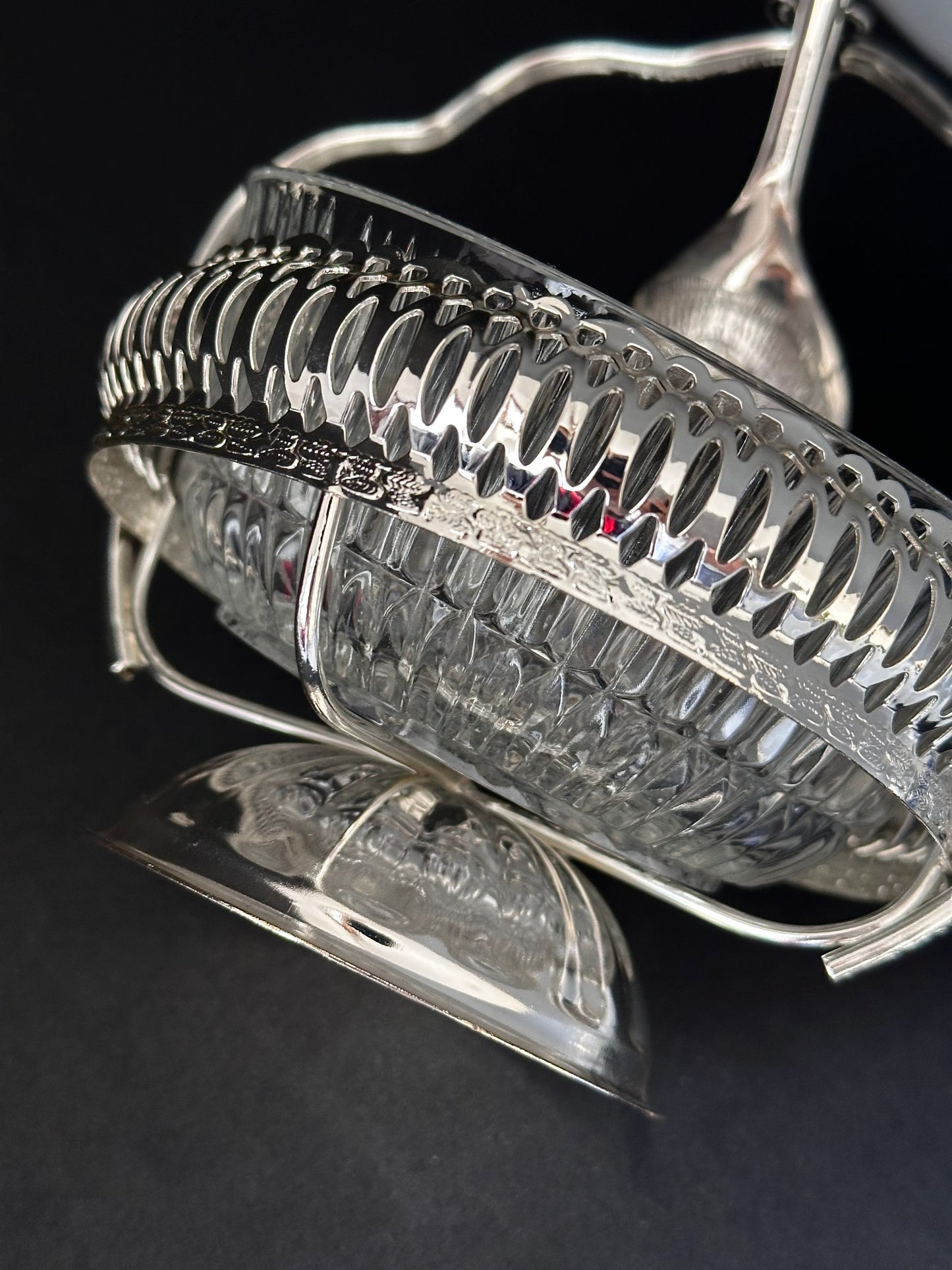 METALLIC DISH WITH SPOON