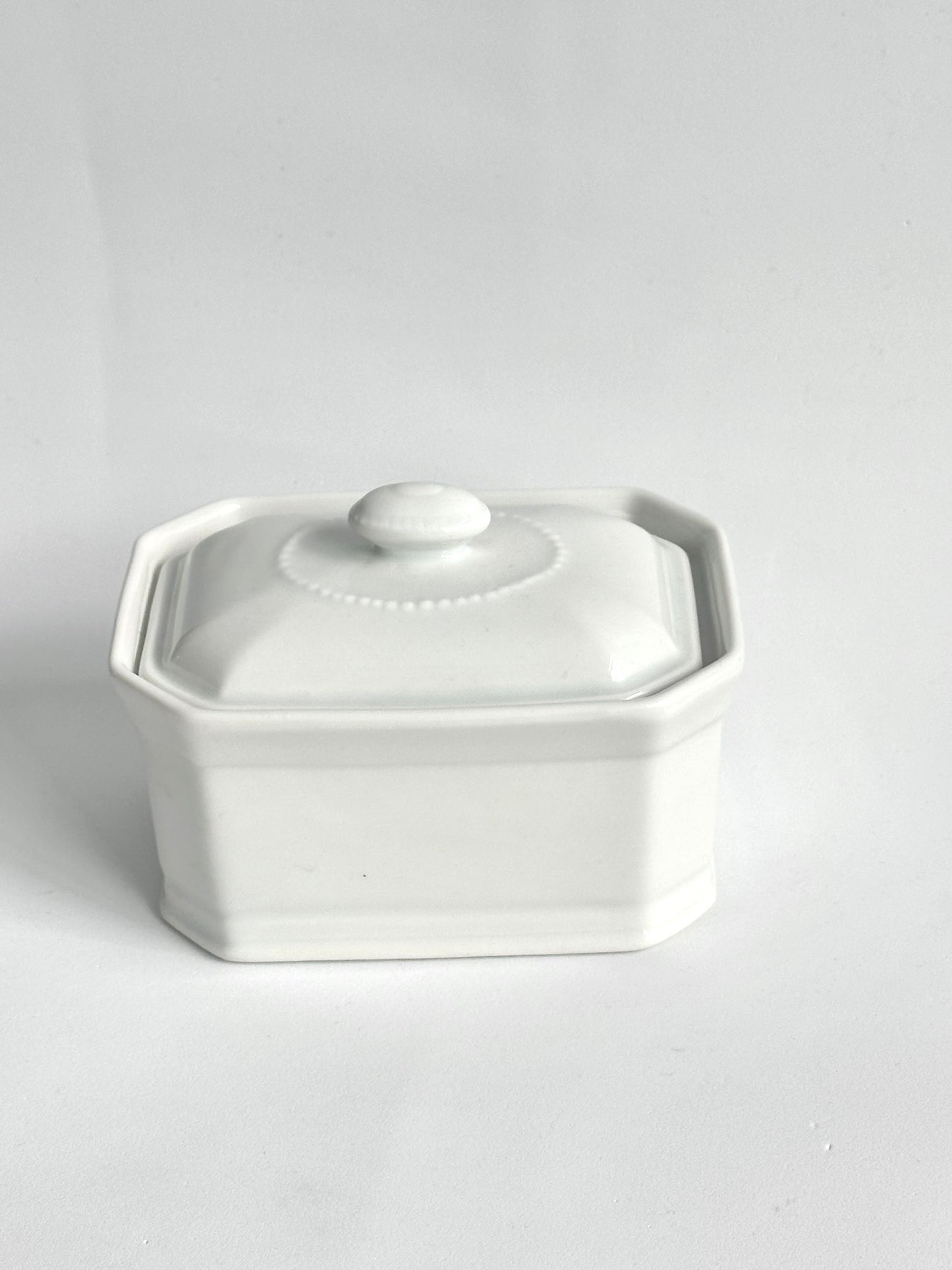 PORCELAIN BOX