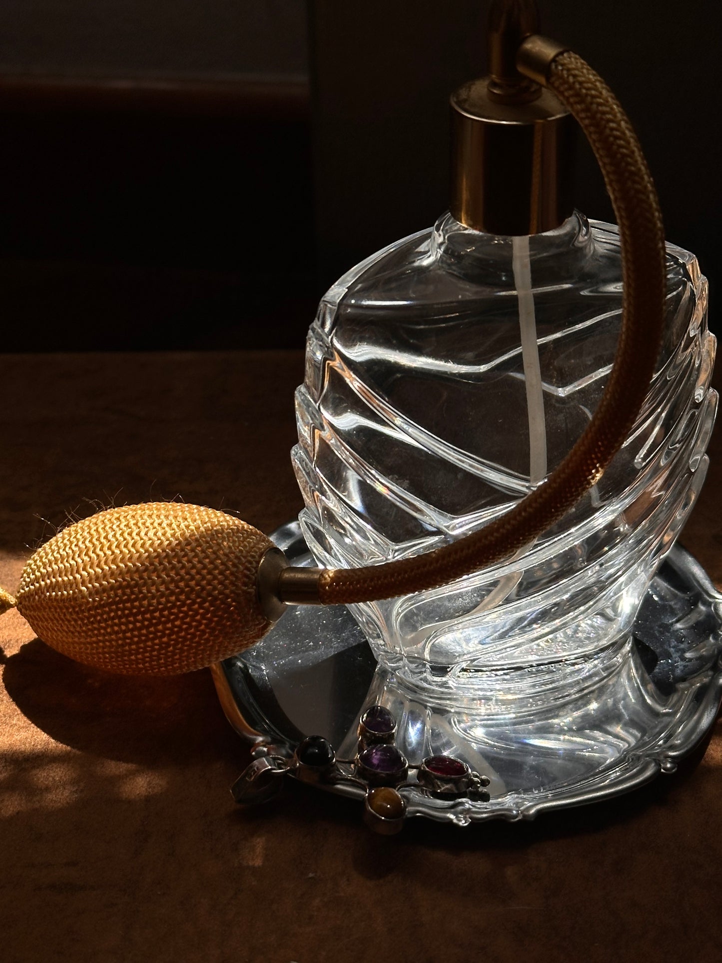 GLASS PERFUME BOTTLE WITH TASSLE