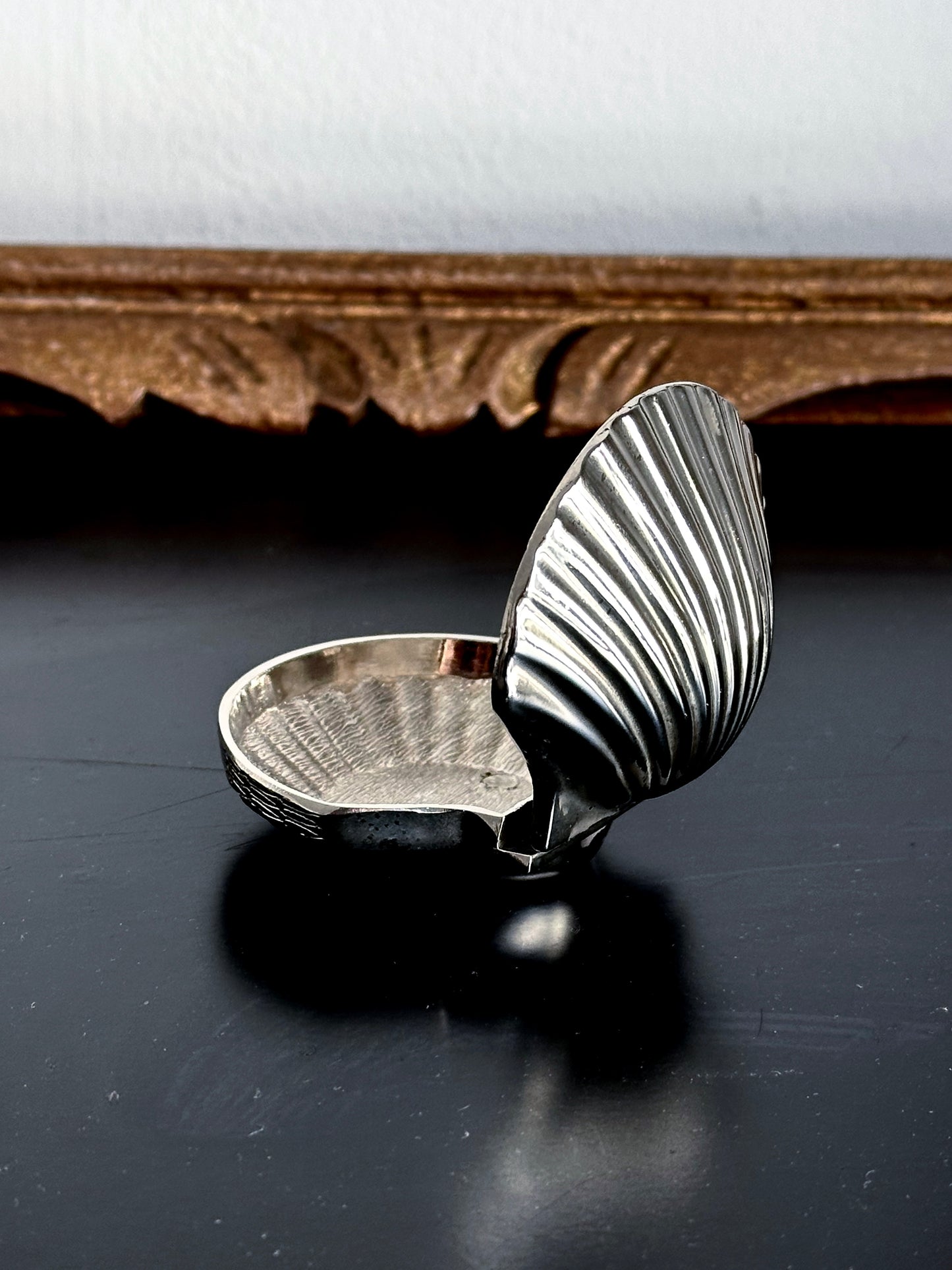 SHELL RING BOX
