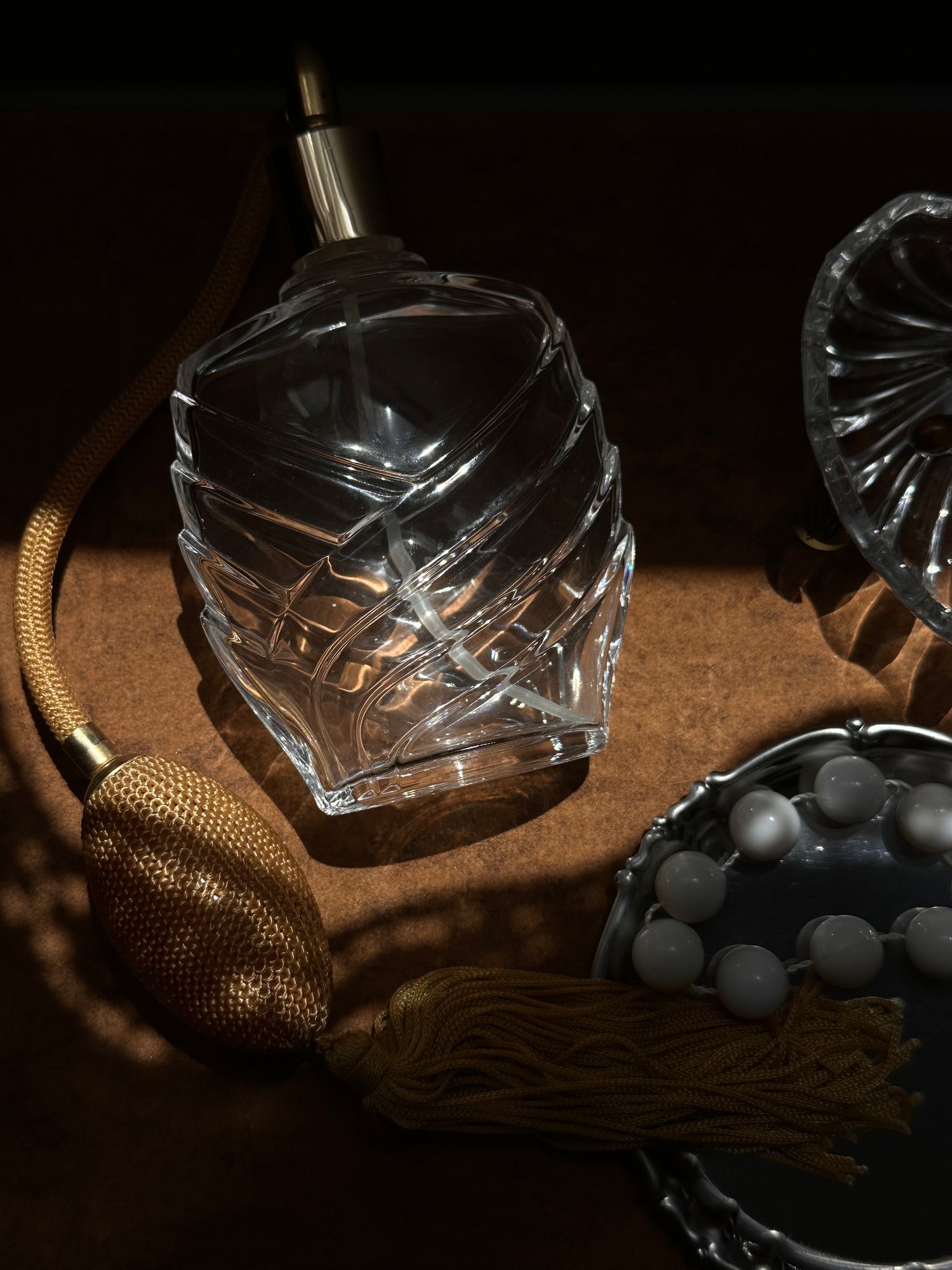 GLASS PERFUME BOTTLE WITH TASSLE