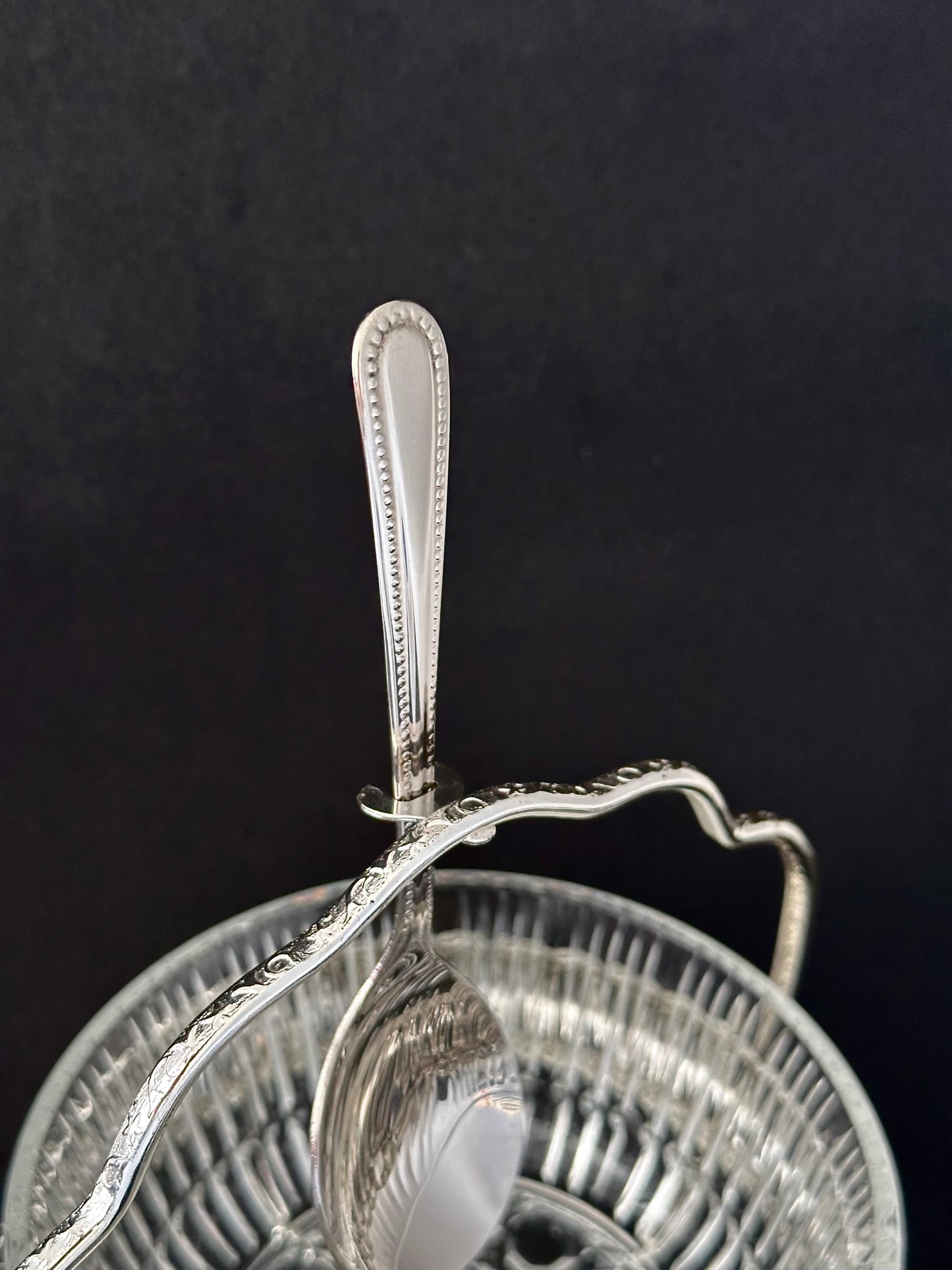 METALLIC DISH WITH SPOON