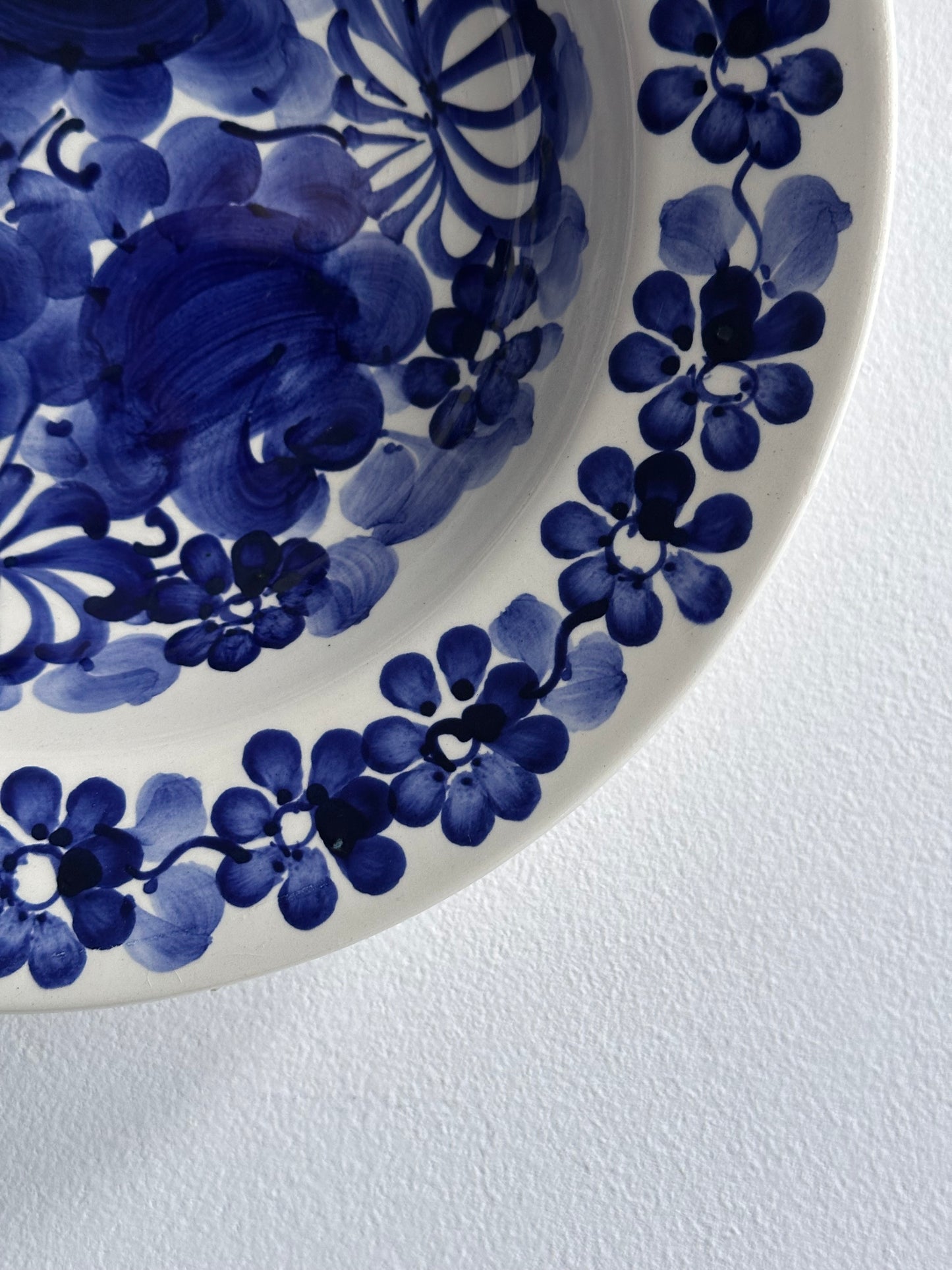 FAIENCE DEEP SERVING BOWL