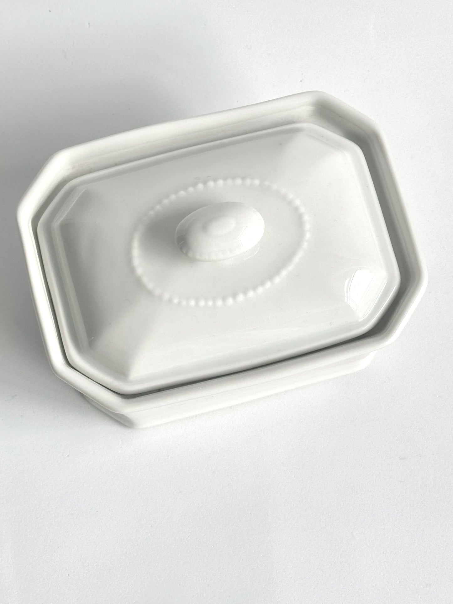 PORCELAIN BOX