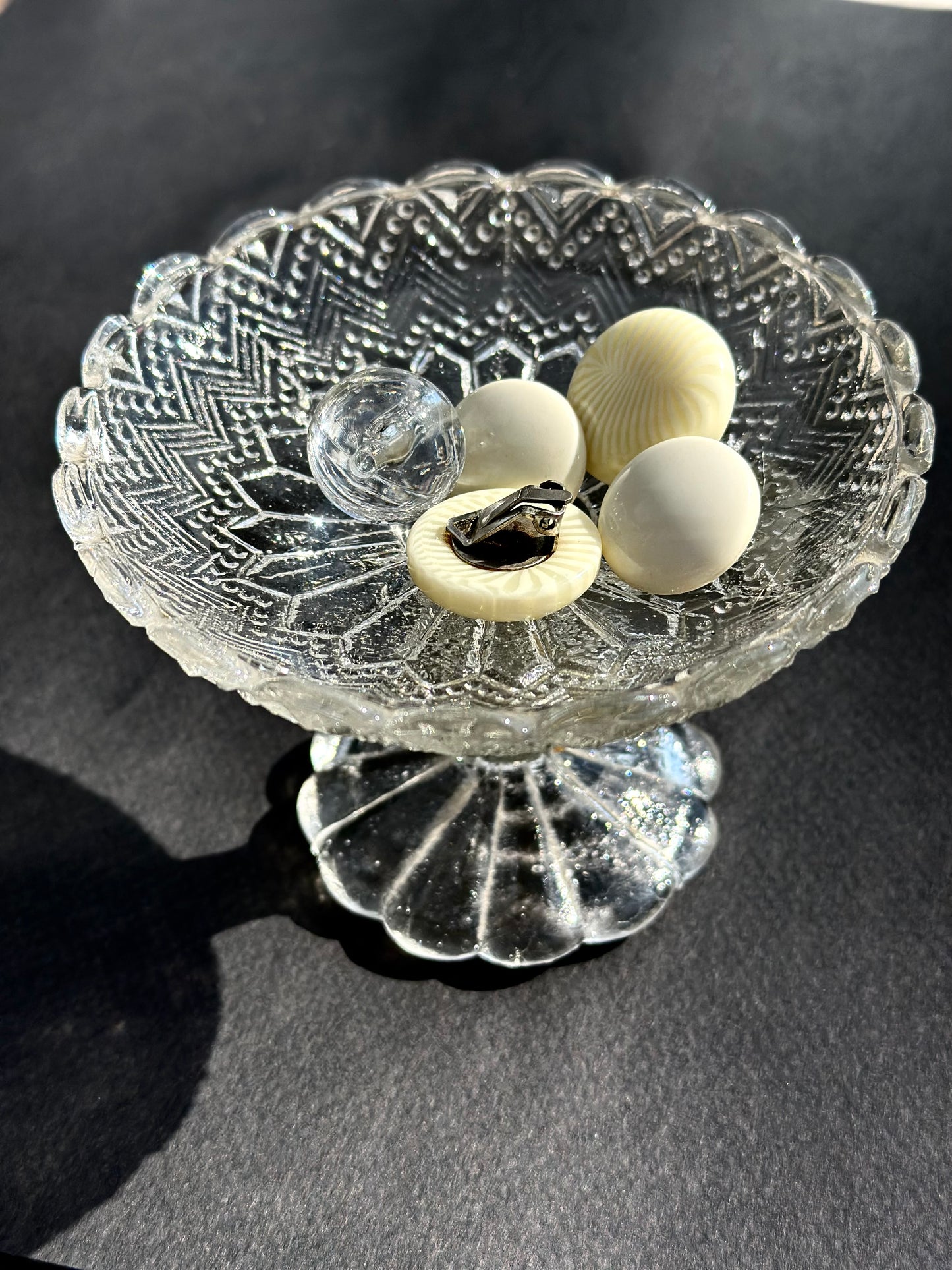 TINY PEDESTAL DISH