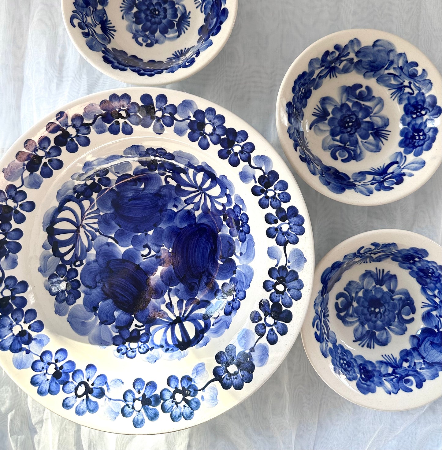 FAIENCE DEEP SERVING BOWL