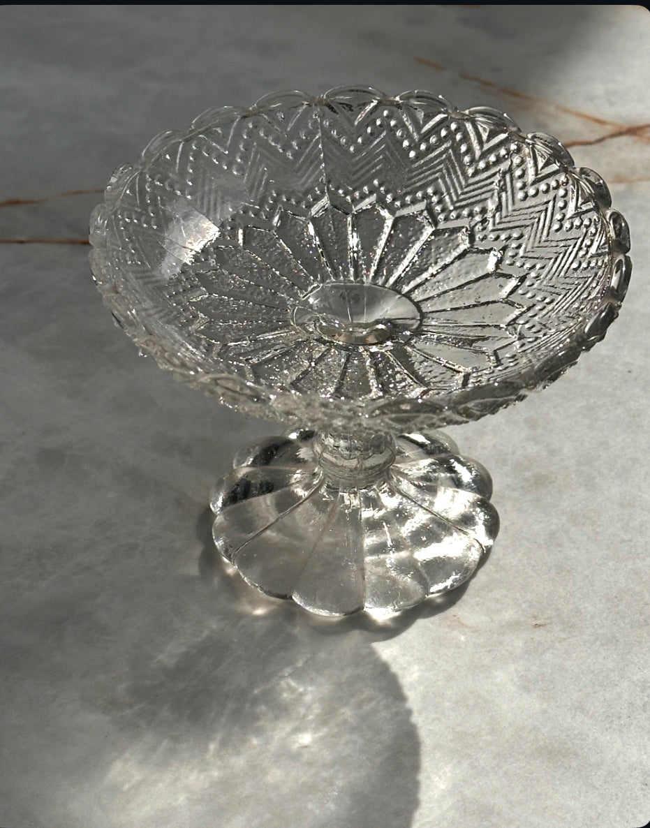 TINY PEDESTAL DISH