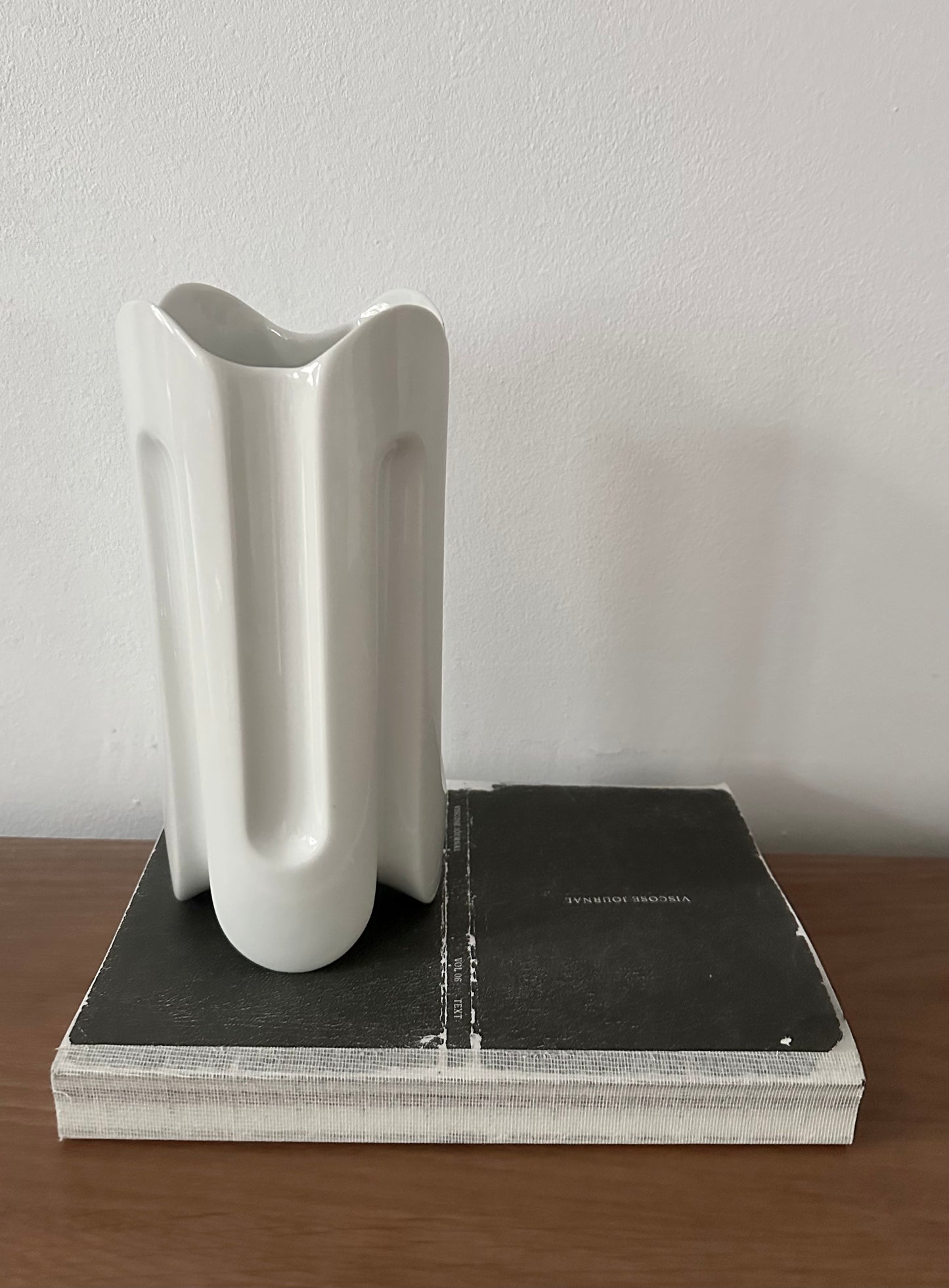 CERAMIC FLOWER VASE