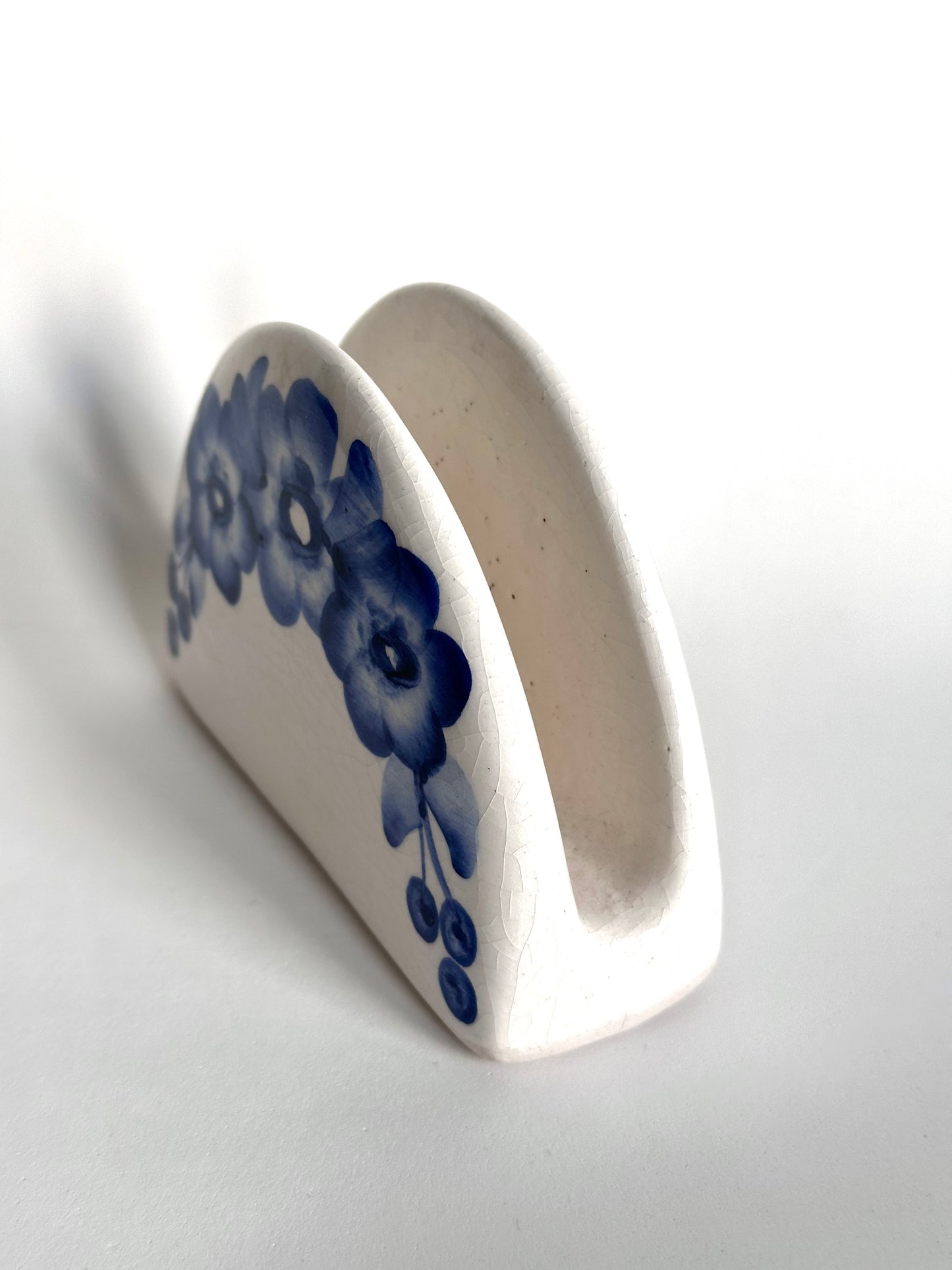 FAIENCE NAPKIN HOLDER