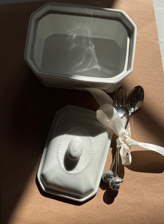 PORCELAIN BOX