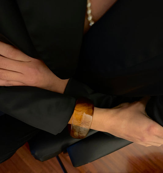 Wide bangle