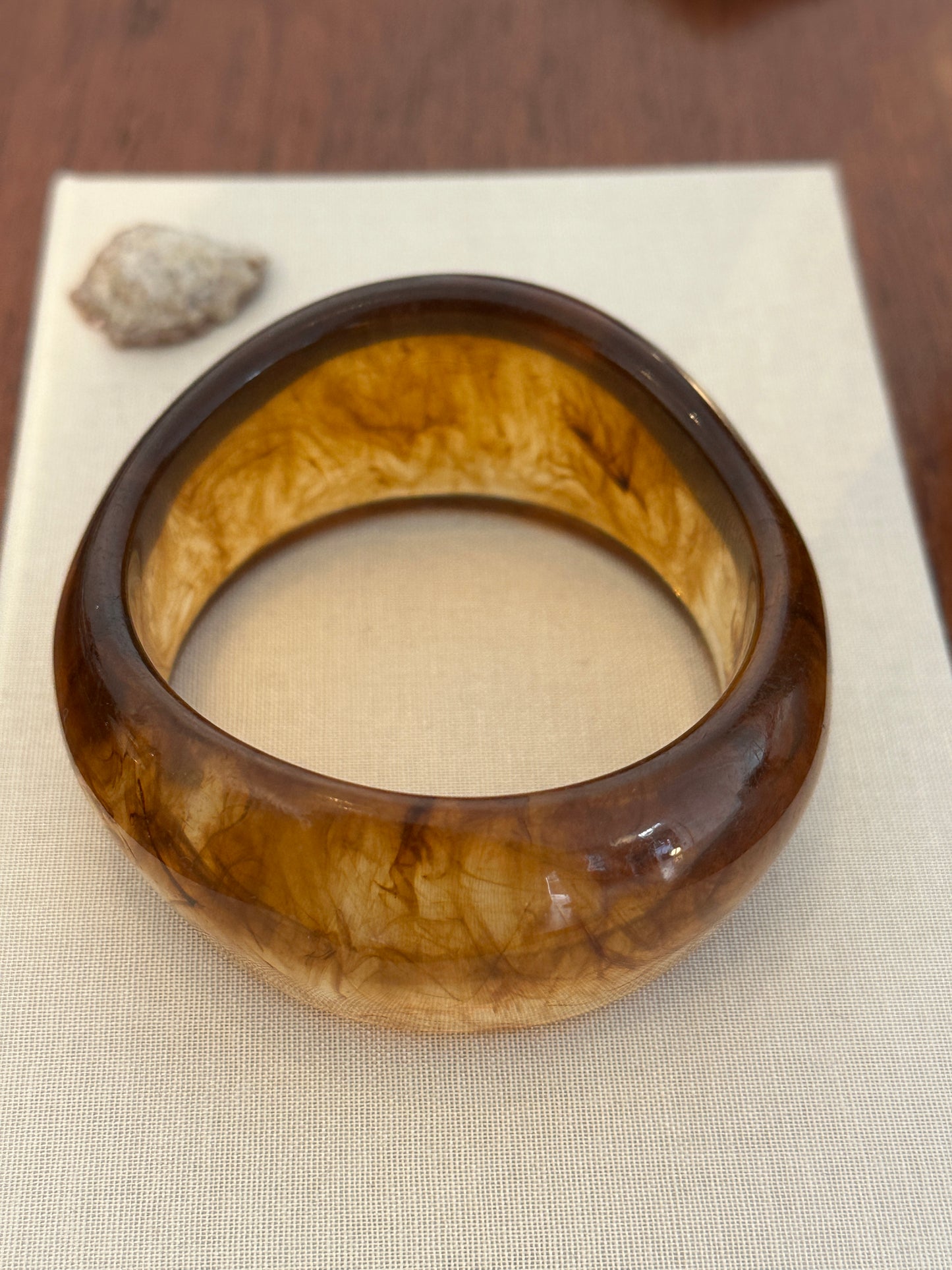 Wide bangle