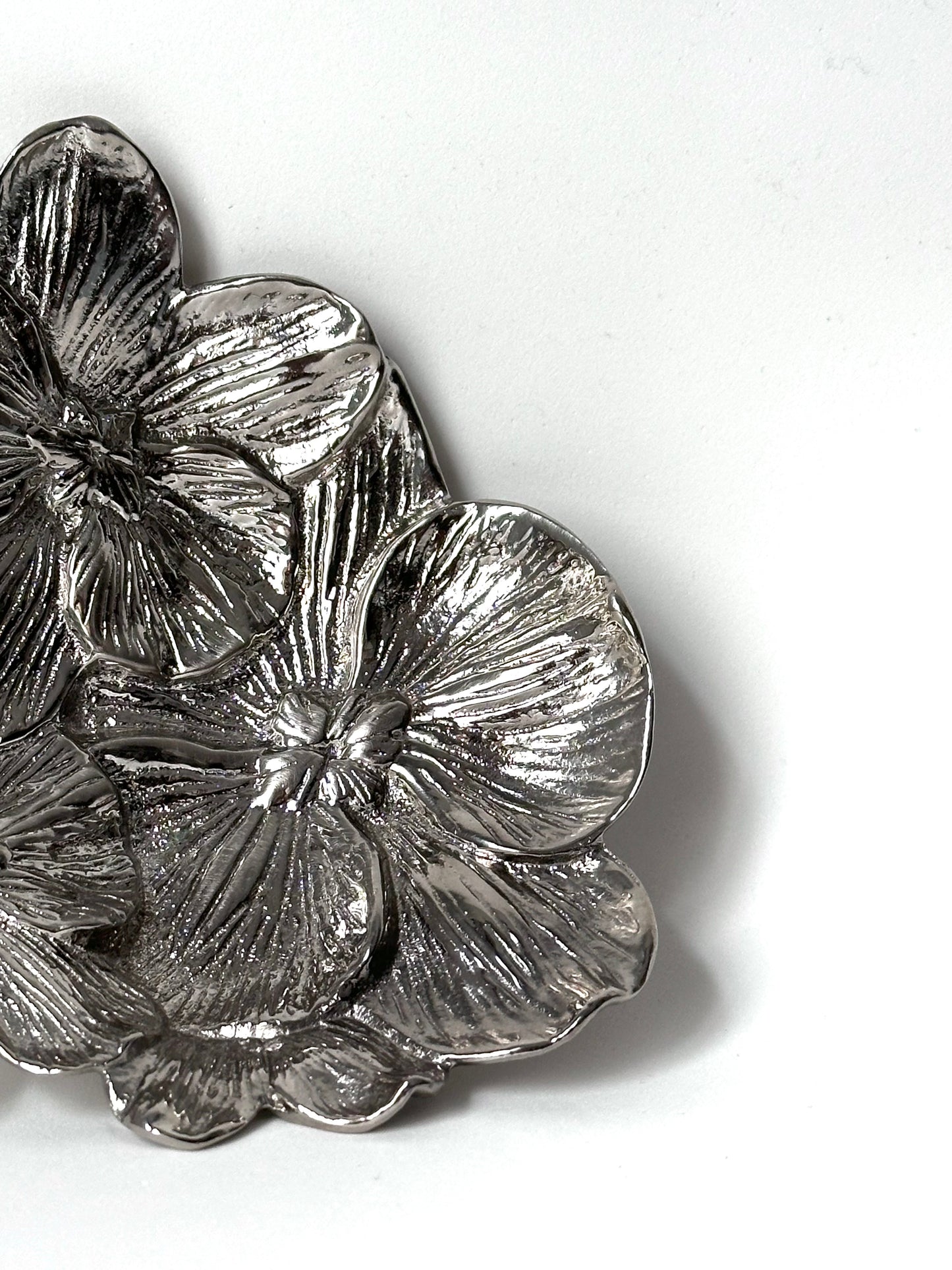 METALLIC FLOWER TRAY