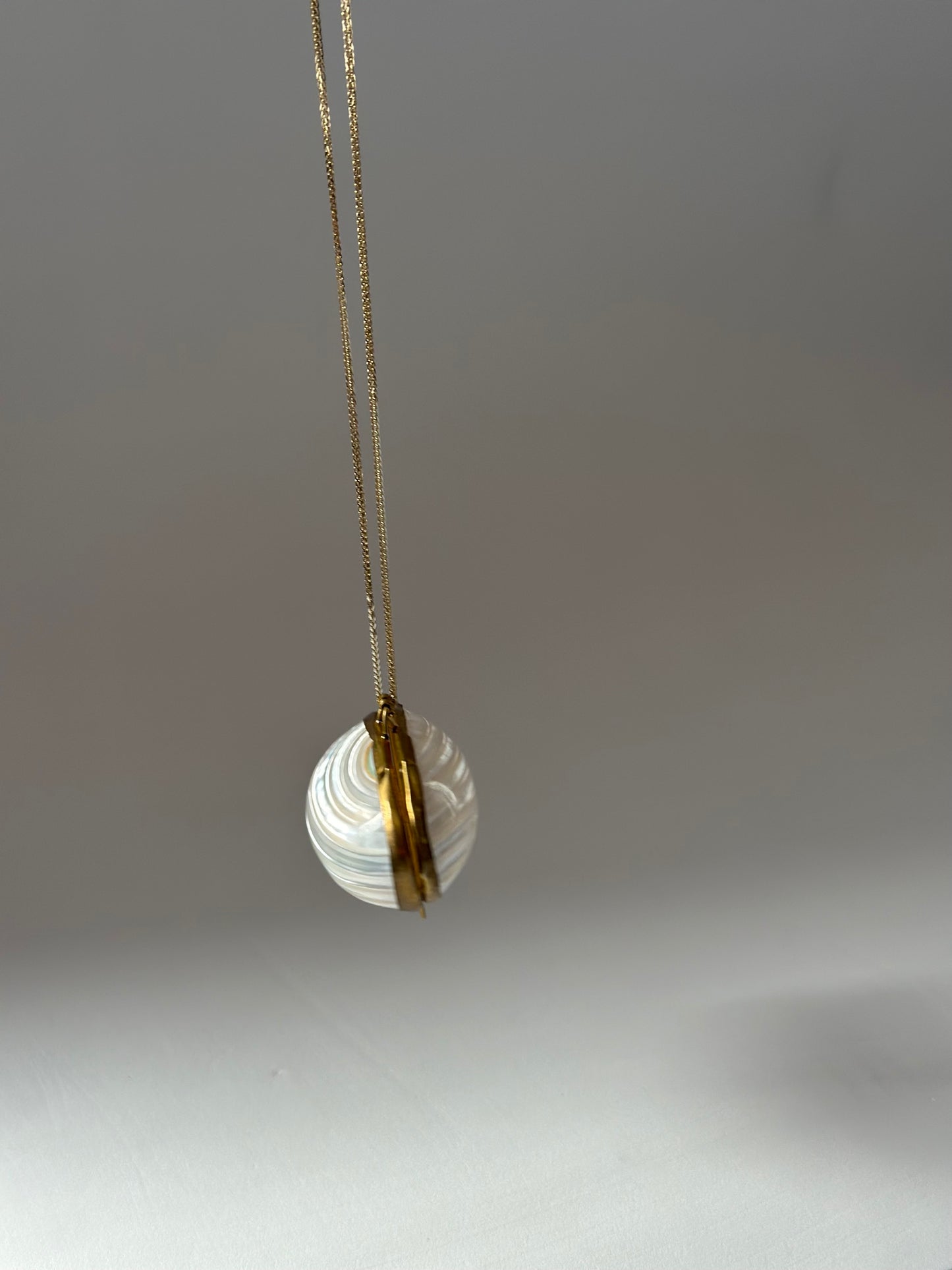 MOTHER OF PEARL JEWELRY HOLDER PENDANT