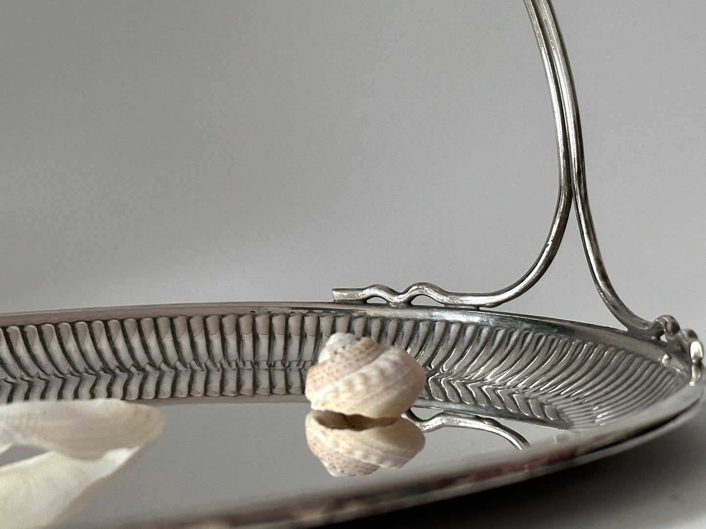 METALLIC SERVING TRAY WITH HANDLE