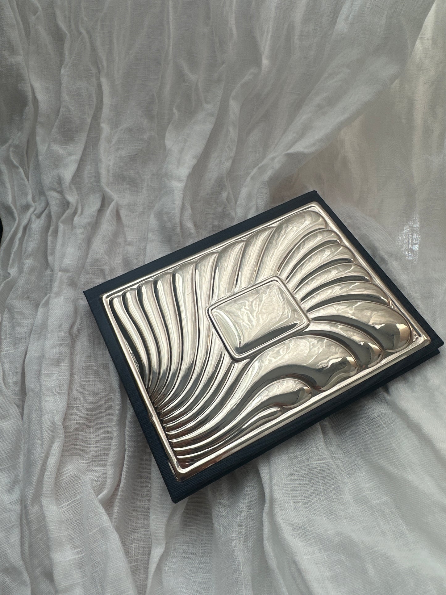Silver agenda with wavy design