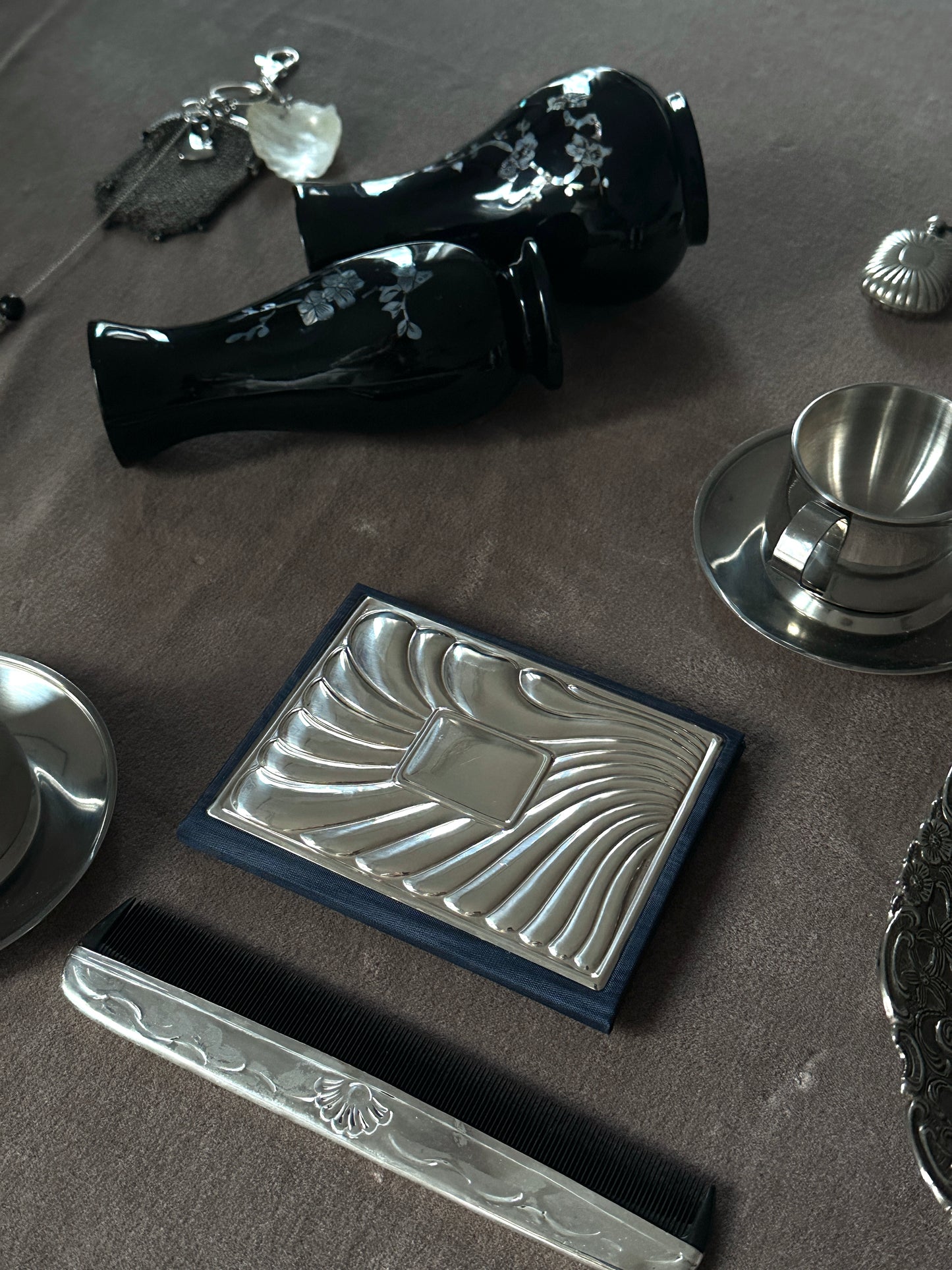 Collection of decorative metal items 