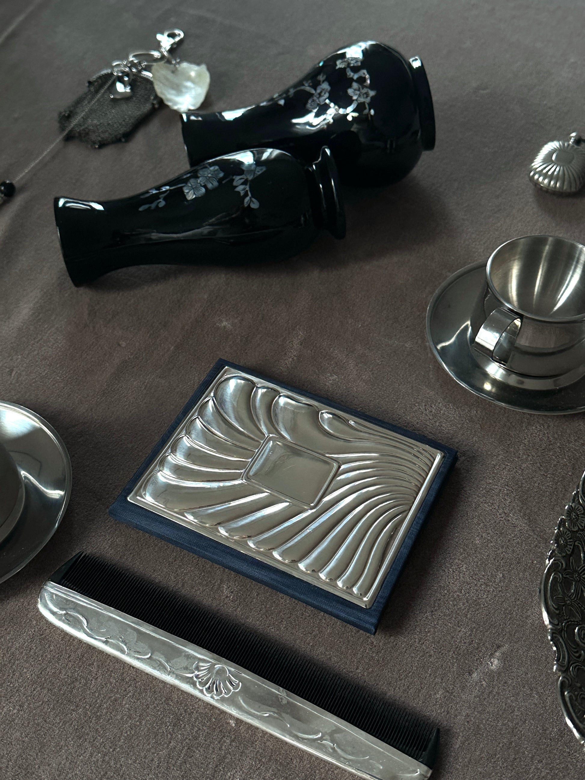 Collection of decorative metal items 