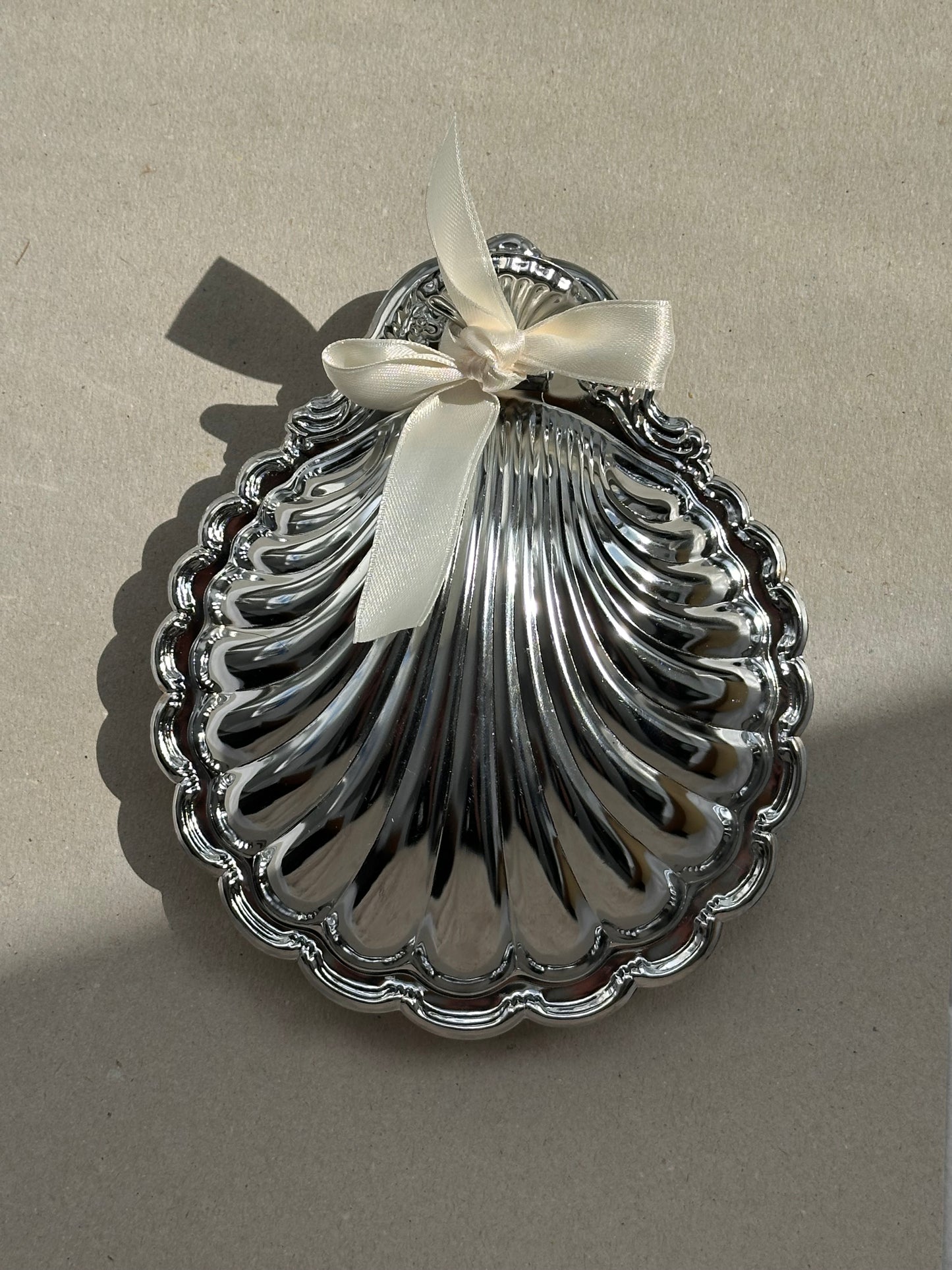 SHELL JEWELRY HOLDER